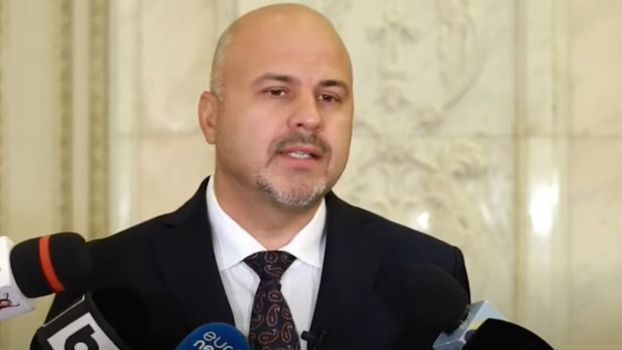 Emanuel Ungureanu azt kéri Elena Lasconitól, hogy Nicușor Dant támogassa az elnökválasztáson