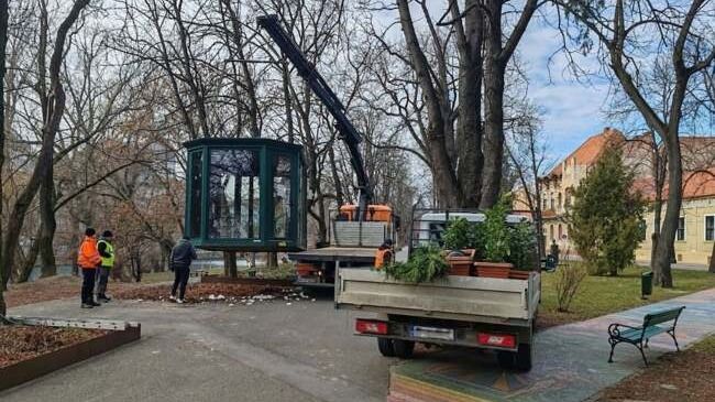 Felszámolták a virágüzletet az Ezredévi emléktéren