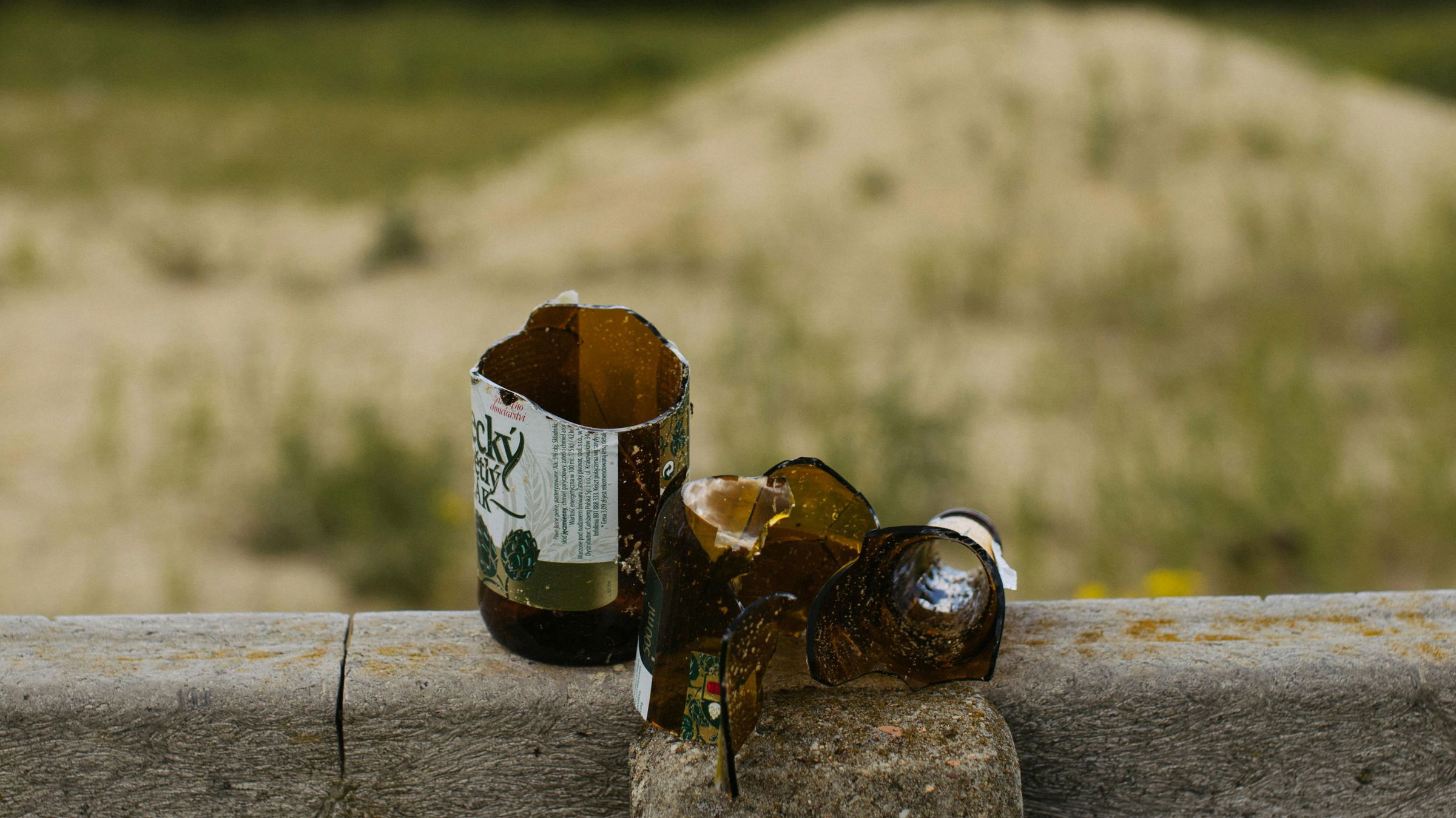 Sörösüveggel támadt egy falubelijére egy tulkai fiatal