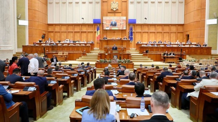 A képviselőház elfogadta az intézmény alkalmazottainak számát csökkentő határozatot