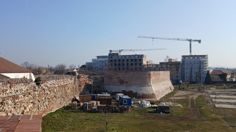 Még várni kell a várat védő dokumentumra