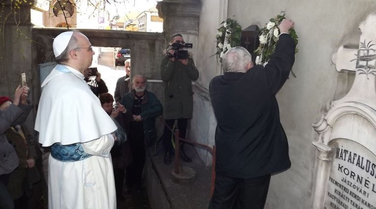 Dr. Károly József Irenaeuszra emlékeznek