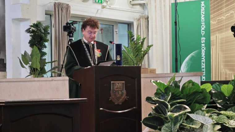 Tiszteletbeli doktori oklevélben részesítette a Miskolci Egyetem Pálfi Józsefet