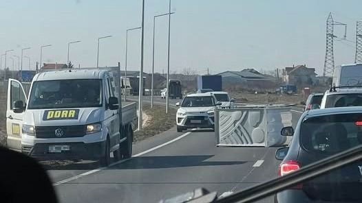 Vécé az út közepén