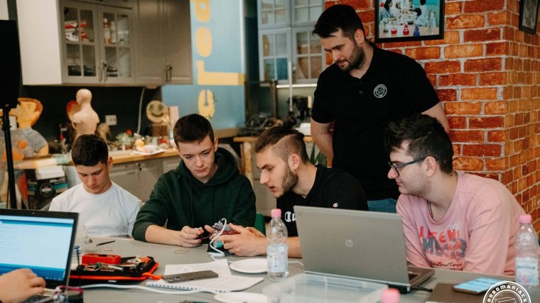 Várják a jelentkezőket a robotikaklubba