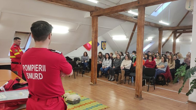 Elsősegély tanfolyamon vettek részt az iskolaorvosok