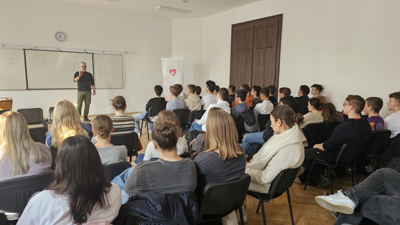 Kalóz János addiktológus szakember tartott drogprevenciós előadást