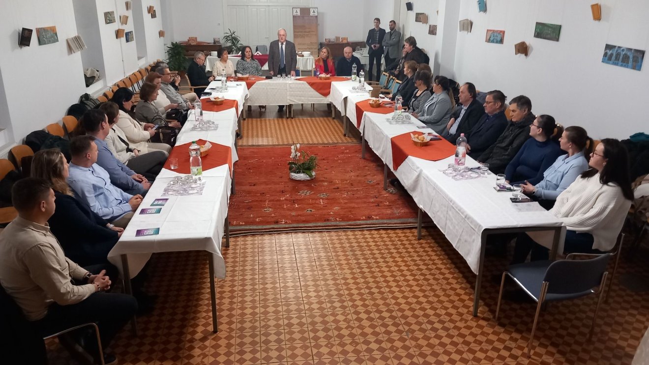 A magyar középiskolai gazdasági oktatásról szerveztek fórumot Nagyváradon