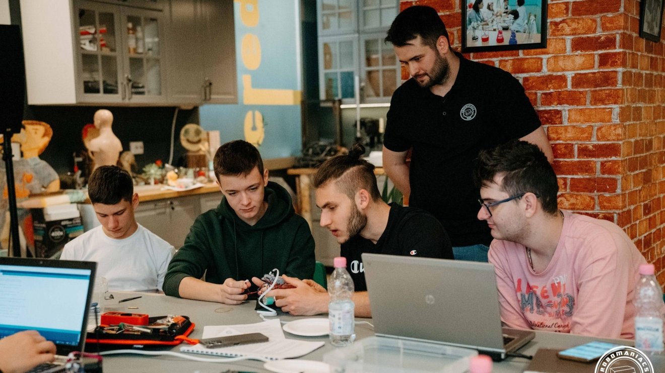 Várják a jelentkezőket a robotikaklubba