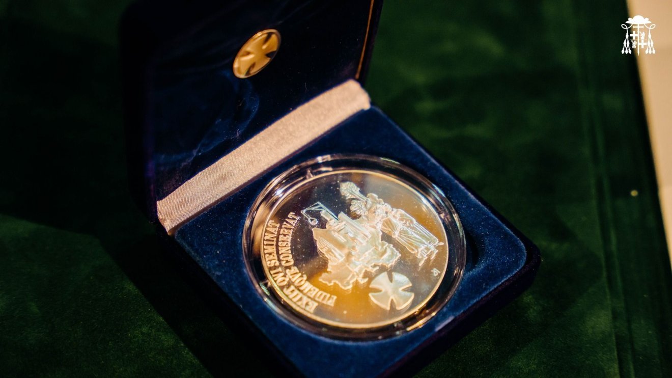 Egyházmegyei érdemérem átadása