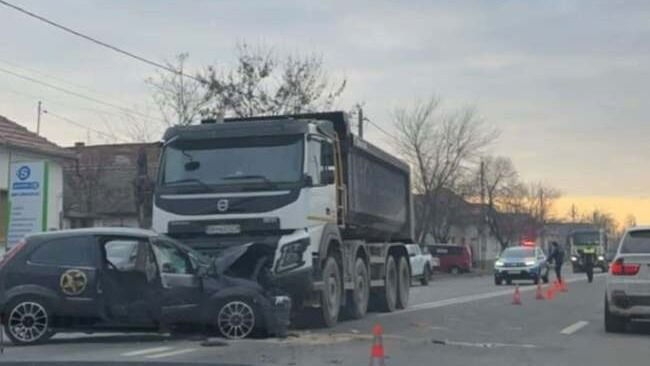 Baleset történt a Püspöki úton, egy személyt kórházba szállítottak