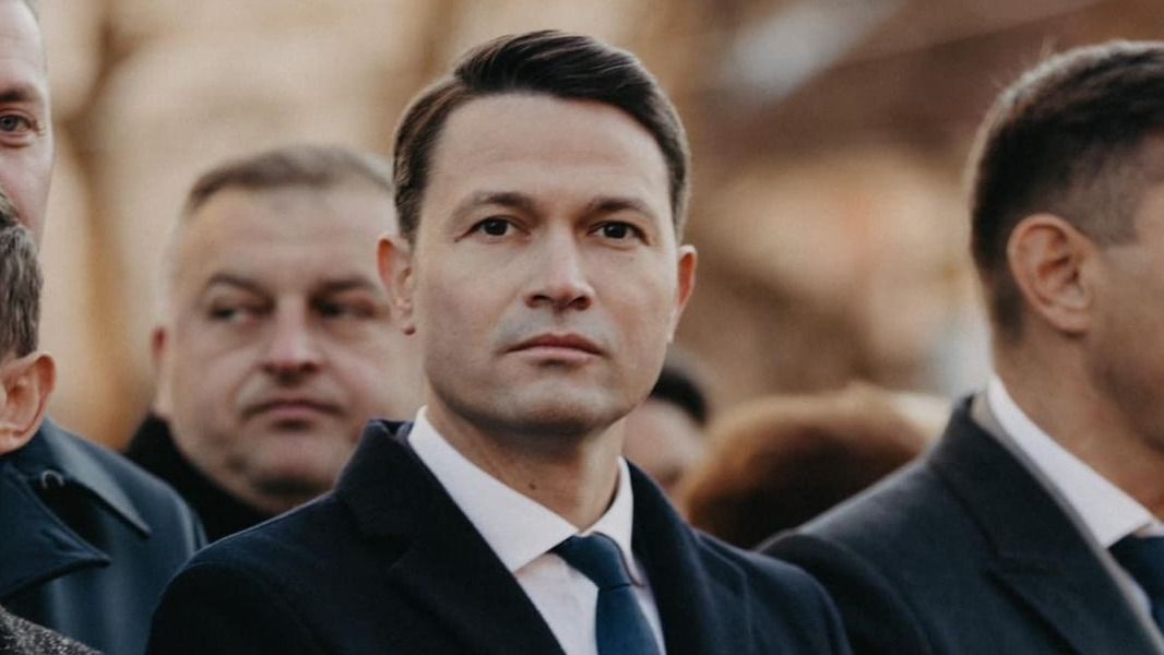 Robert Sighiartău (PNL): A PSD-nek ki kell zárnia a pártból Victor Pontát