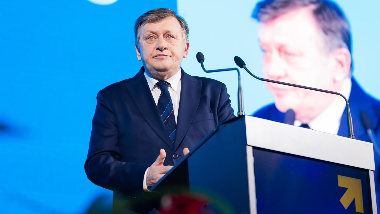 Jóváhagyta a BEC Crin Antonescu jelöltségét