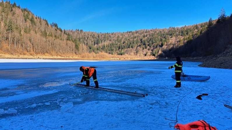 Hargita megye: megtalálták a zetelaki tóban a február elején eltűnt székelyudvarhelyi fiatalember holttestét
