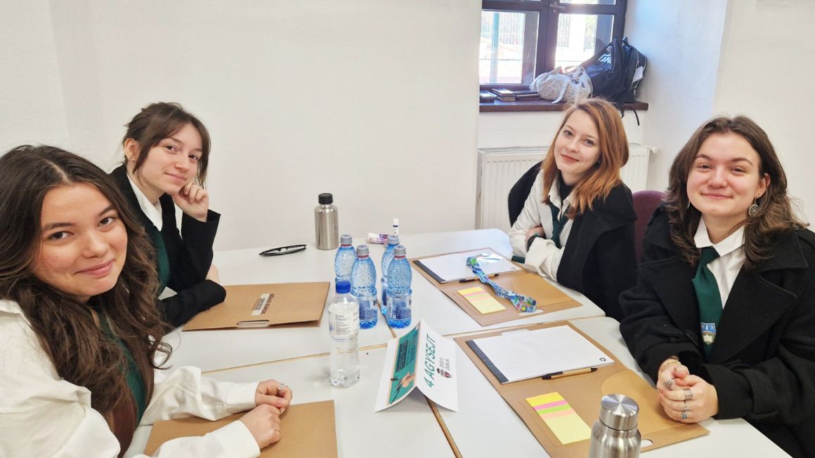 Lezárult a 15. Bölcs diákok országos szakasza – a győztes csapat felkészítő tanára a vetélkedő egykori résztvevője