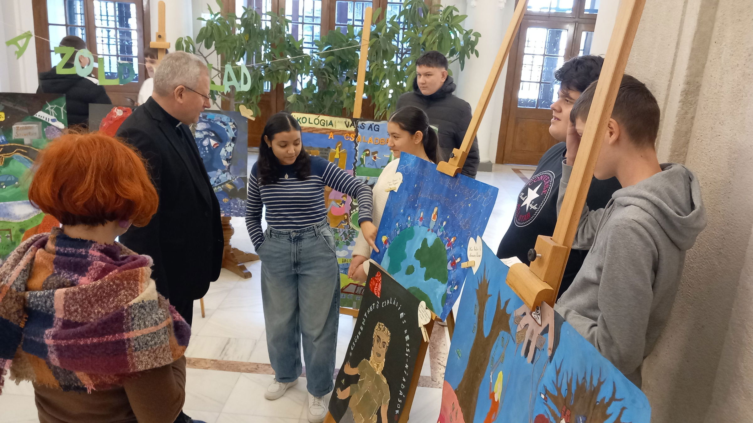 Ökocivilizációs témájú alkotásokból nyílt kiállítás a püspöki palotában