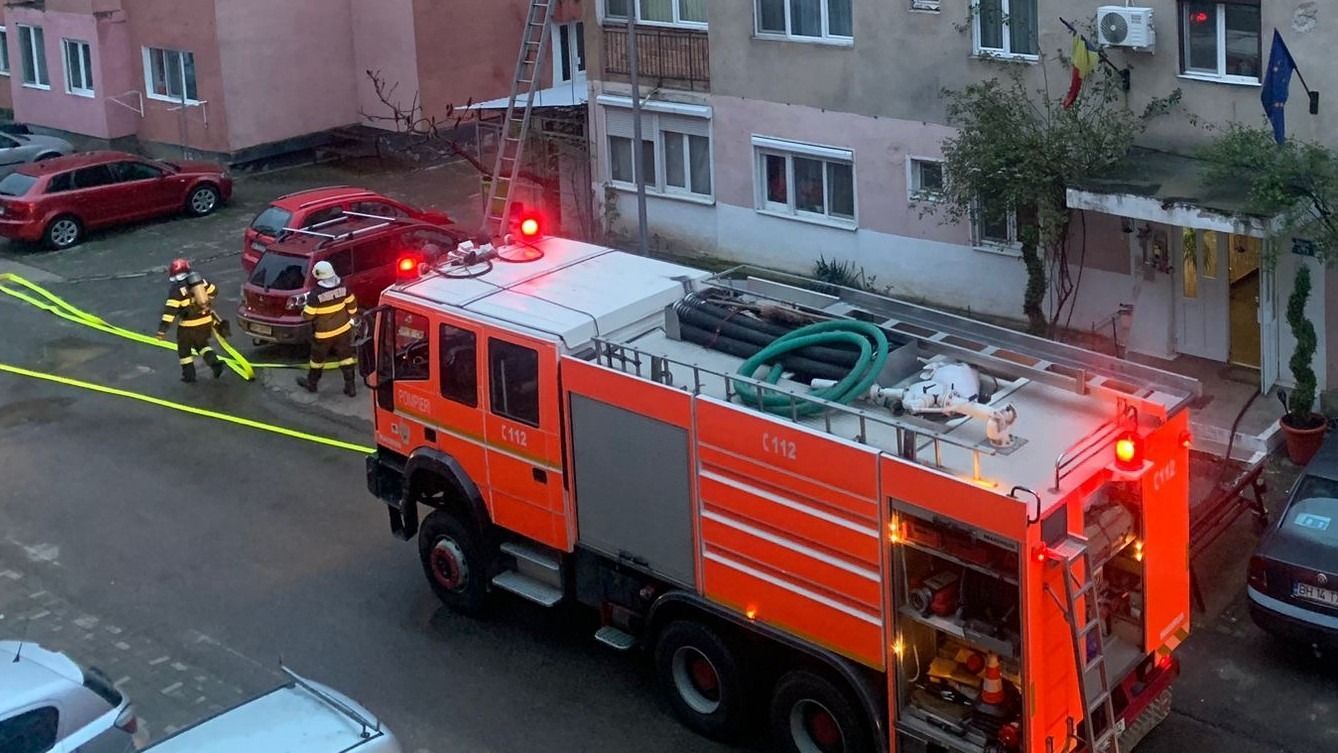 Vízzel próbálta eloltani a lángra kapott olajat, kórházba került