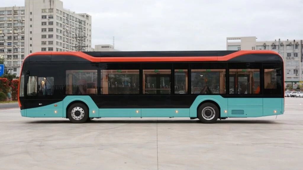 Töltőállomásokat létesítenek elektromos buszoknak