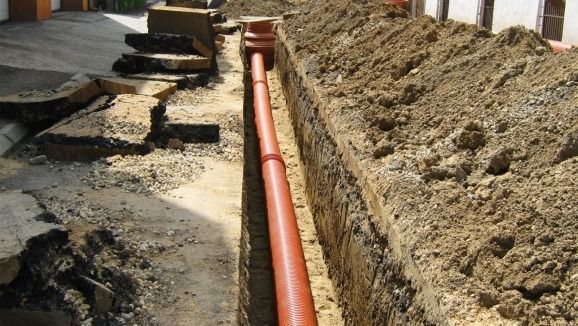 Több váradi utcán kicserélik a csatornát és az esővíz-elvezető hálózatot