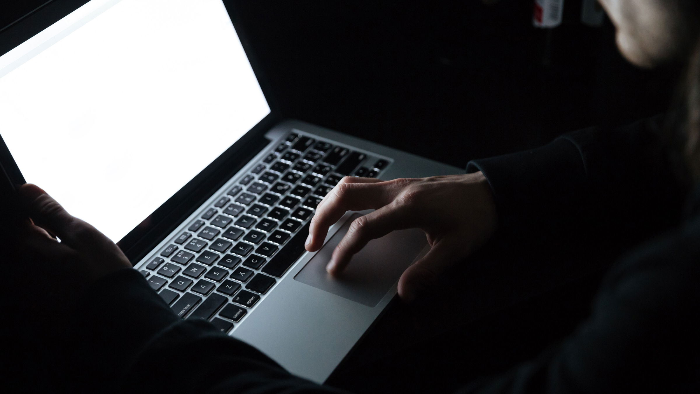 Megzsarolta a fiatal nőt, eljárás indult ellene