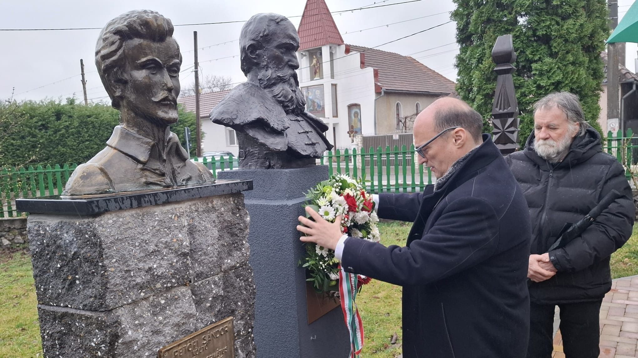 Szobrot avattak Bersek József honvédezredes emlékére Réven