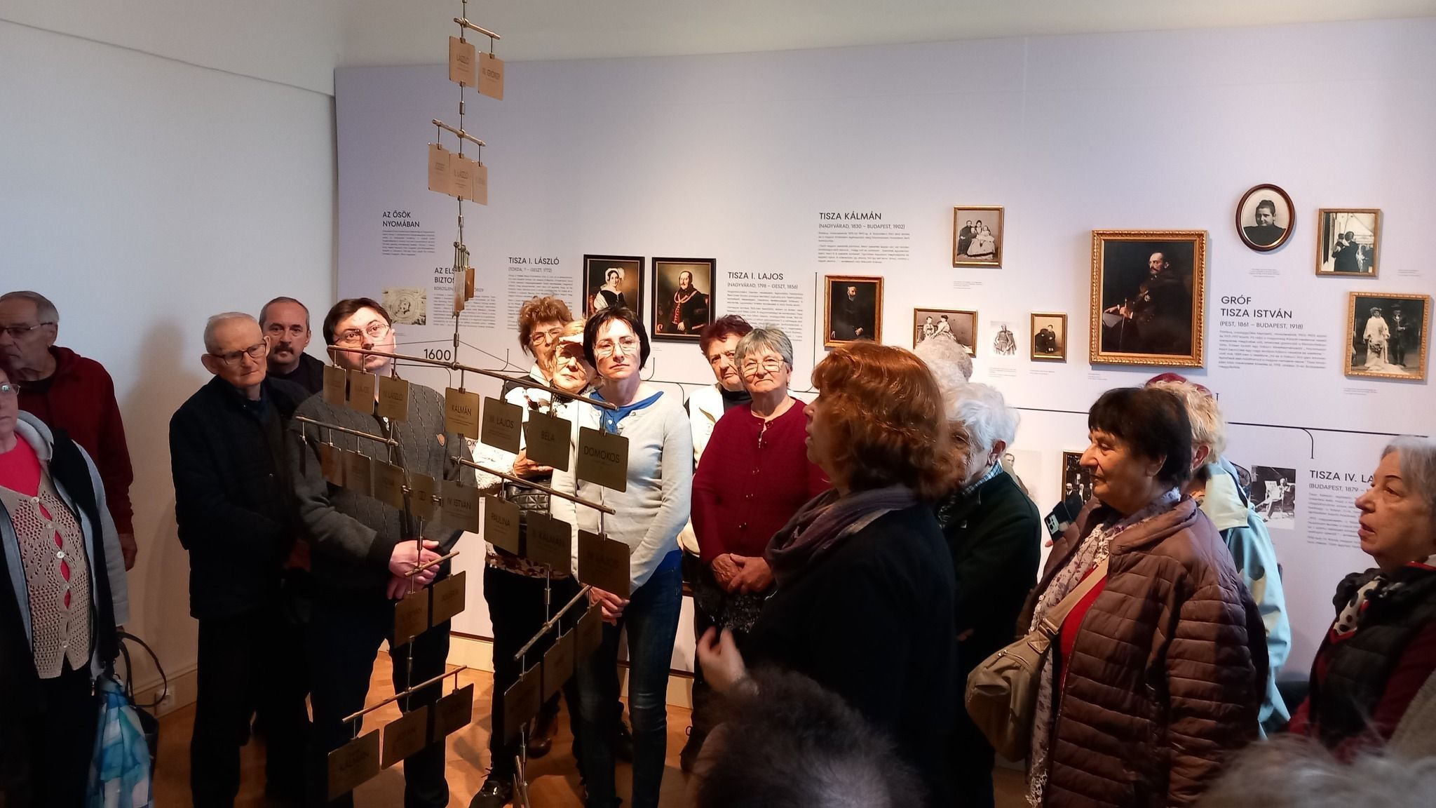 A Tisza család ősi fészkébe szervezett kirándulást az EKE