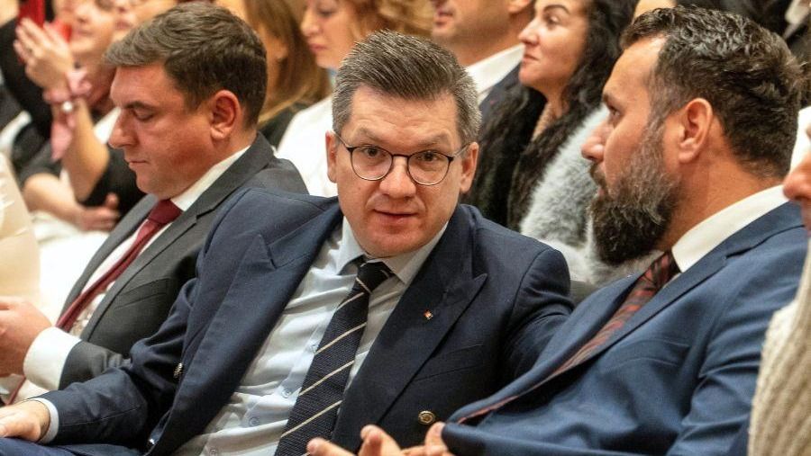 Az AUR-nak szerdáig le kell cserélnie Mihail Neamțut a képviselőház kulturális bizottságának éléről