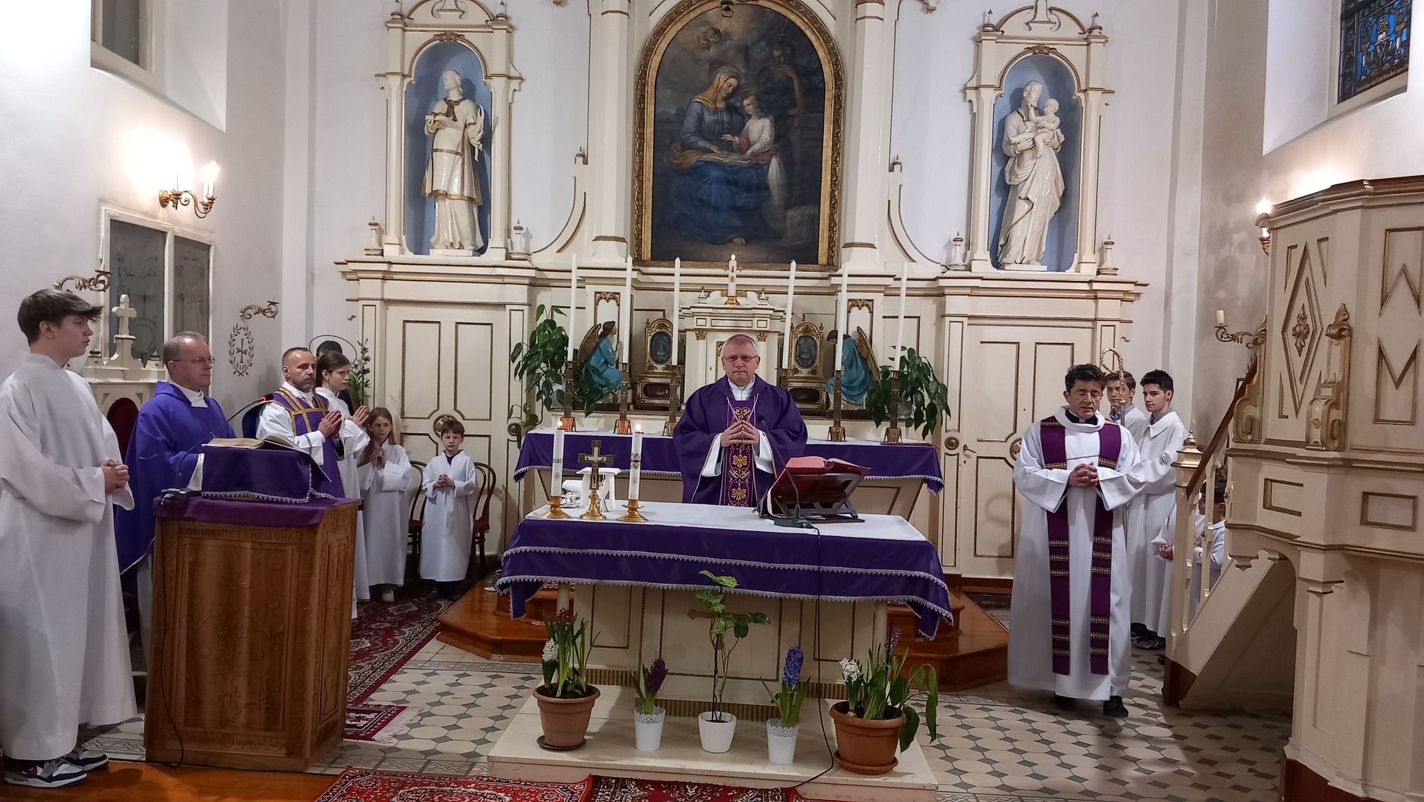 Egy éve tartanak a Szent László templom felújítási munkálatai