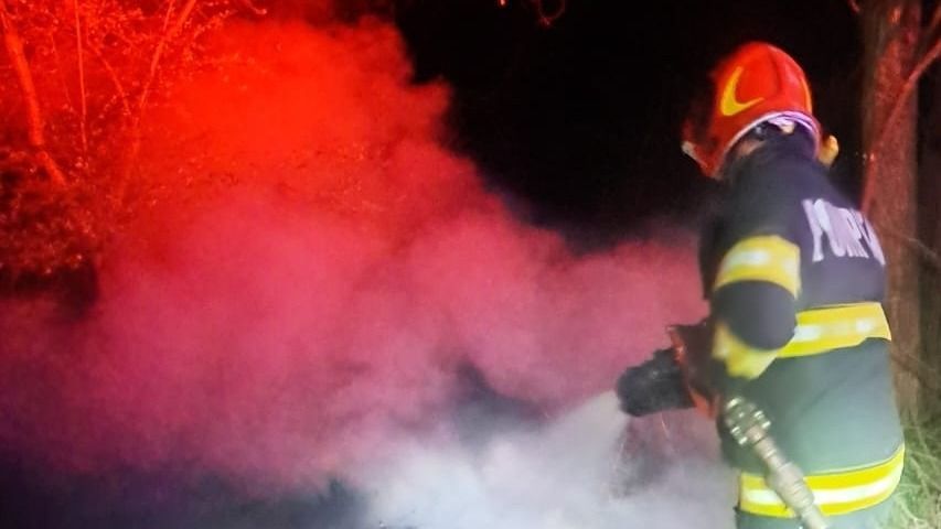 Tarlótűz miatt riasztották a lánglovagokat