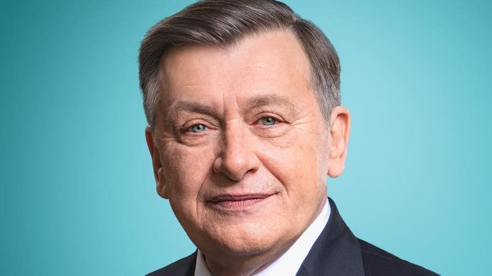 Benyújtotta jelölési iratcsomóját Crin Antonescu