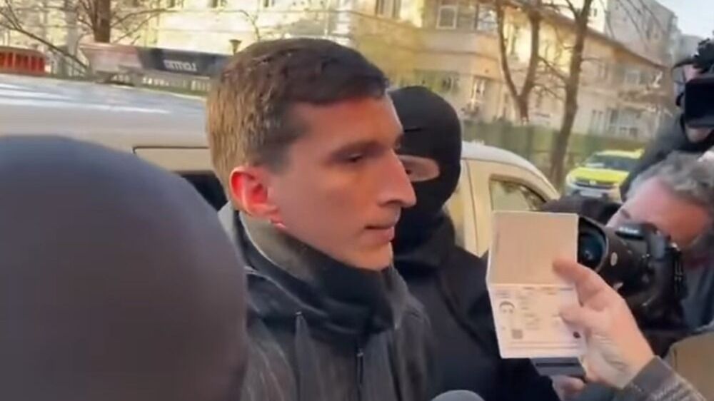 Ügyészségi források szerint őrizetbe vették a Călin Georgescu kampányát finanszírozó Bogdan Peșchirt
 
 
 
