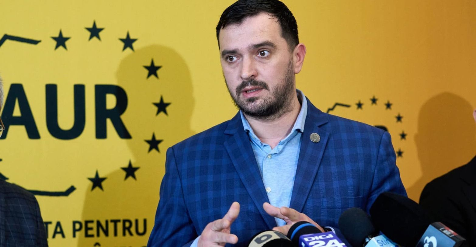 Az AUR frakciói beszüntetik a parlamenti sztrájkot, de fehér karszalaggal vesznek részt az üléseken