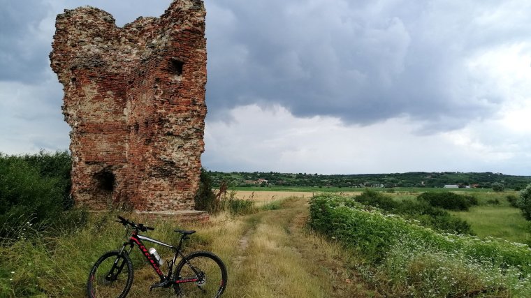 Kerékpárral Adorján várához, majd Siteren át vissza Váradra