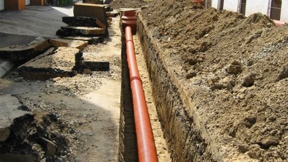 Több váradi utcán kicserélik a csatornát és az esővíz-elvezető hálózatot