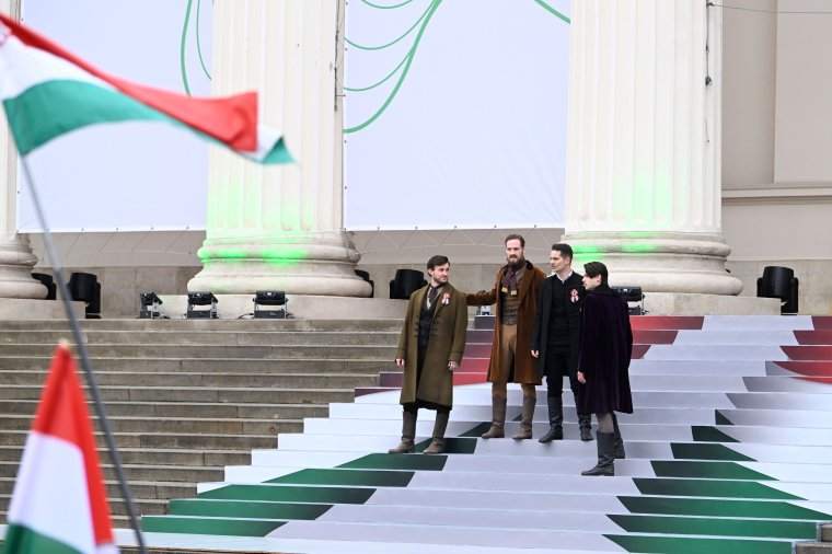 Állami díszünnepség a Múzeumkertben