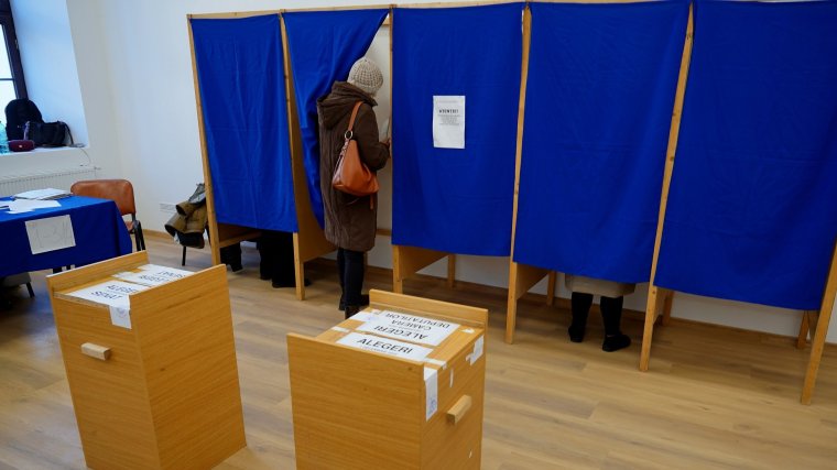 Avangarde-felmérés: George Simion a szavazatok 30 százalékát, Crin Antonescu a 23 százalékát szerezné meg az elnökválasztáson