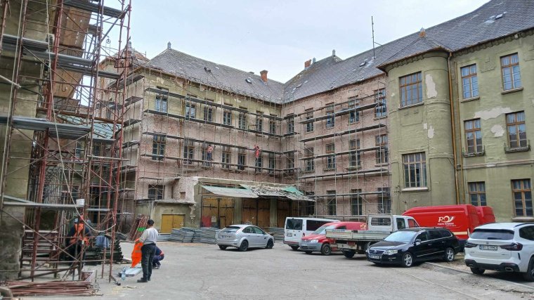 Megújul a váradi postapalota