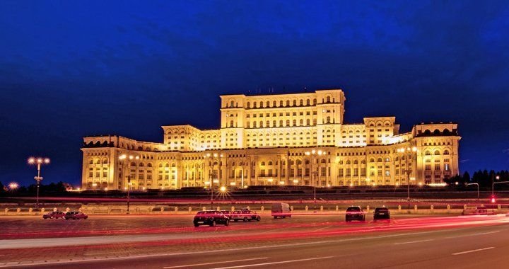 Szombaton egy órára lekapcsolják a parlament belső és külső világítását