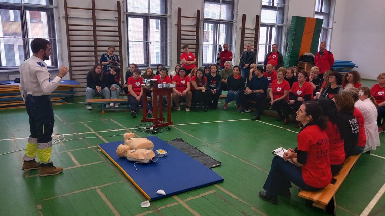 Elsősegélynyújtási képzéseket tartottak az Ady-líceumban