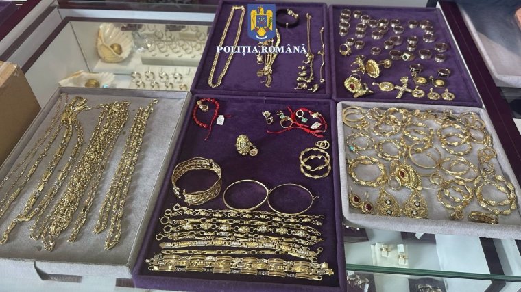 Több mint négy kilogramm aranyékszert foglaltak le