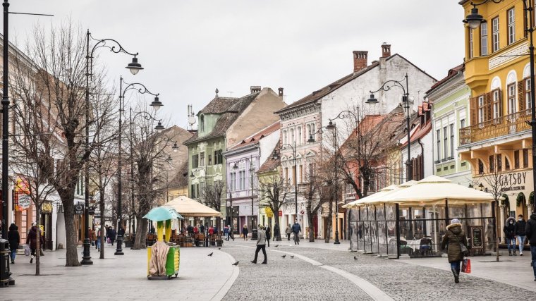 Tégla zuhant egy nő fejére Nagyszeben óvárosában