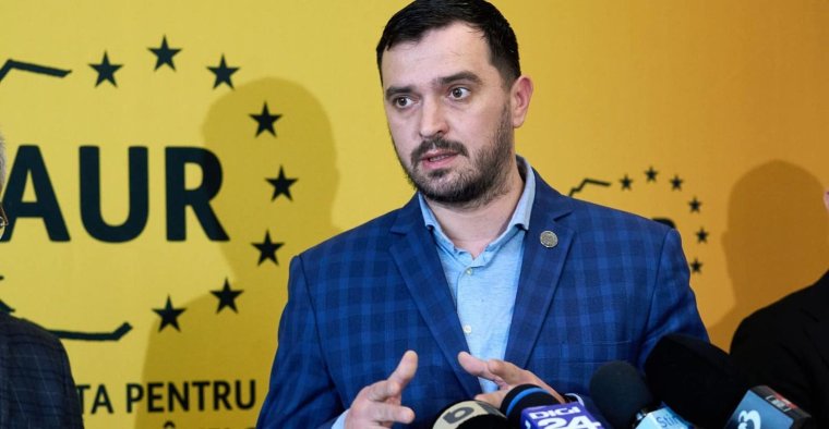 Az AUR frakciói beszüntetik a parlamenti sztrájkot, de fehér karszalaggal vesznek részt az üléseken