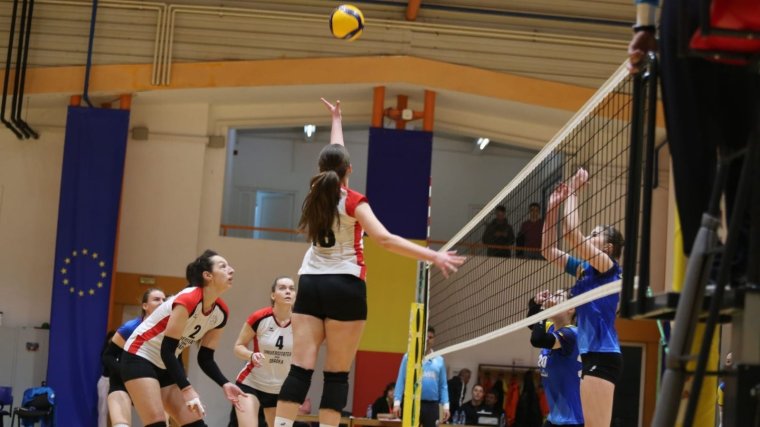 Kettős győzelem a női röplabdázóktól