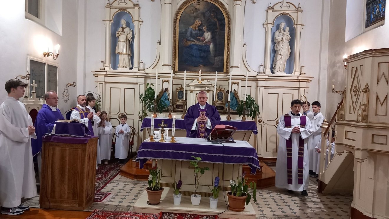 Egy éve tartanak a Szent László templom felújítási munkálatai