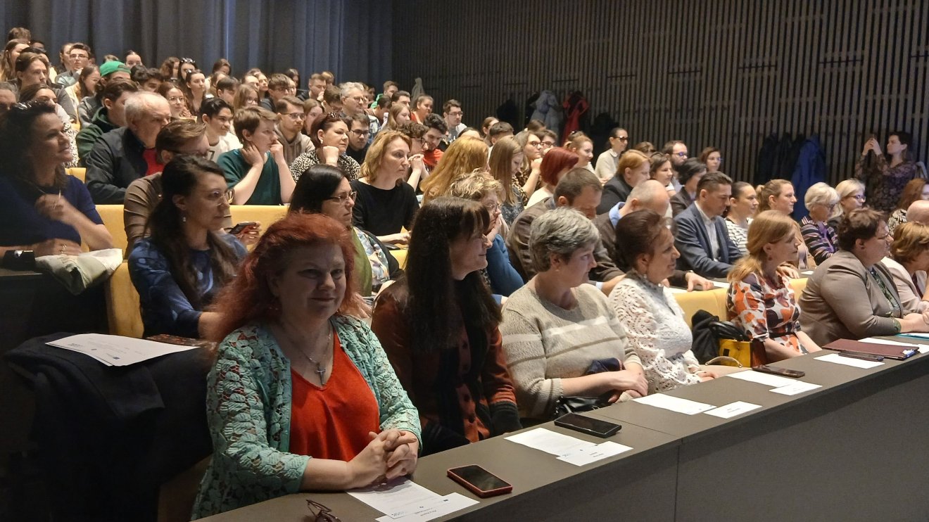 A fiatalok tanulmányi előremenetelét segítő projekt indult a nagyváradi PKE-n