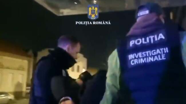 Az utcán erőszakoltak meg egy ötéves kislányt Aradon