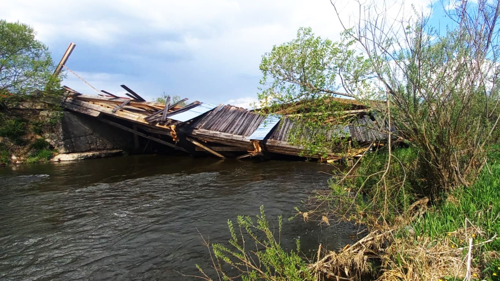 Összeomlott Erdély egyik legrégebbi fedeles hídja Maroshévízen