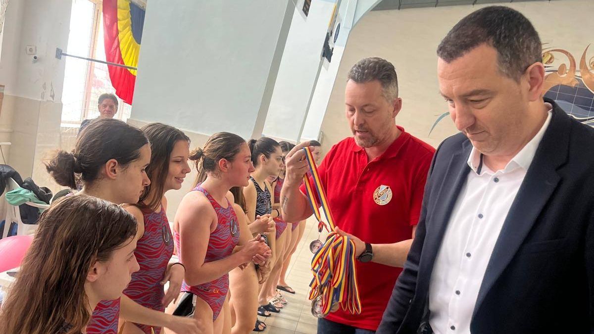 Országos ezüst a Crișul U16-os vízilabdázó lányainak