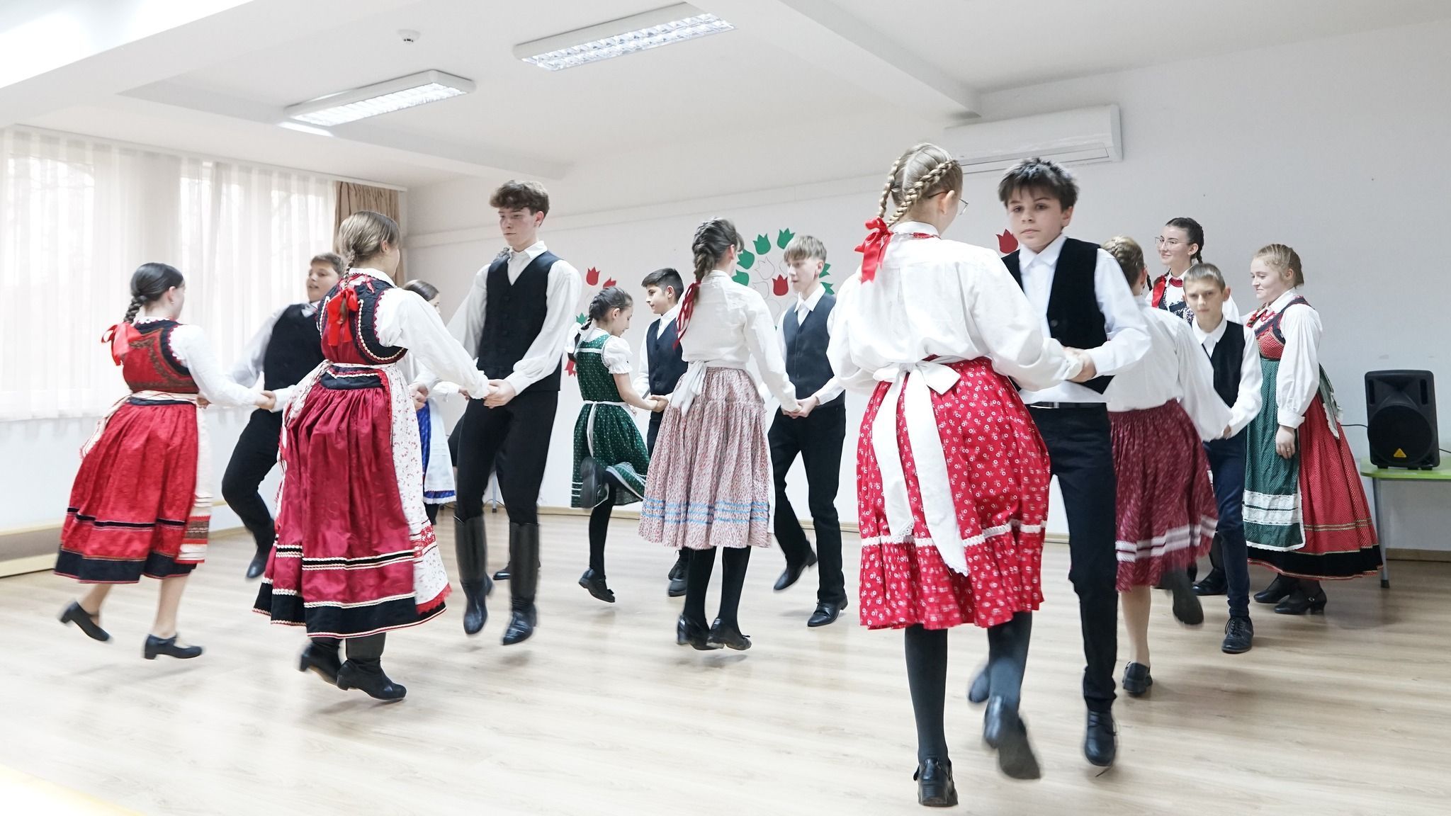 Tánccal köszöntötték a tavaszt Micskén