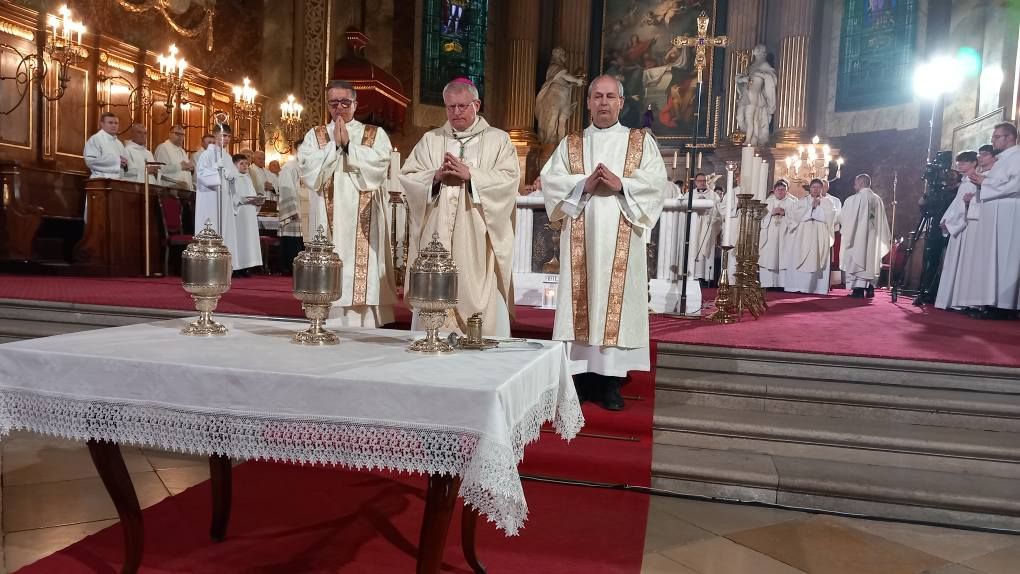 Krizmaszentelési misét tartottak a nagyváradi székesegyházban